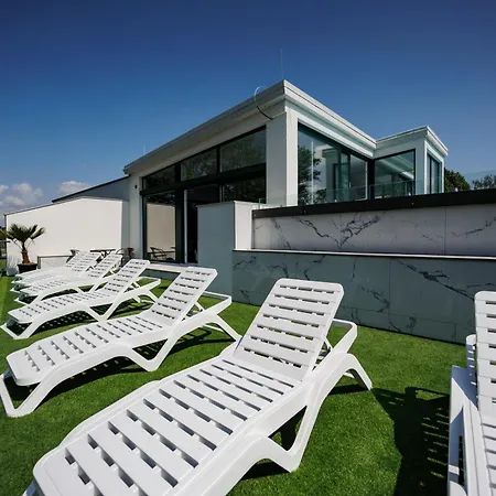 Bauhaus Wellness 204 *