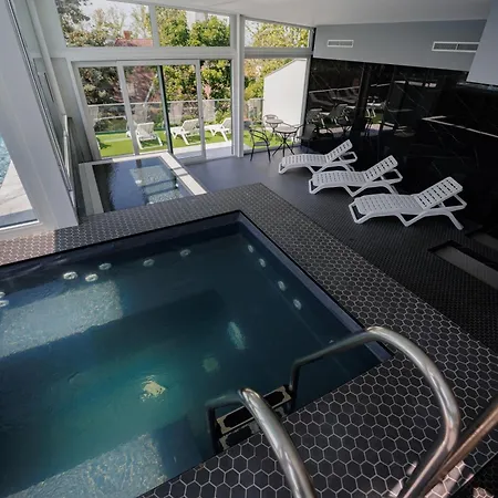 Bauhaus Wellness 204 *