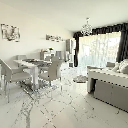 Bauhaus Wellness 204 Lägenhet Siófok