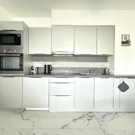 Апартаменты Bauhaus Wellness 204 *