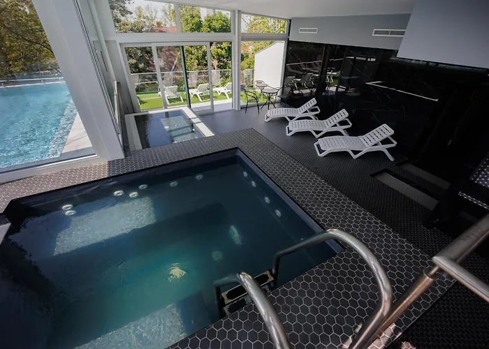 Bauhaus Wellness 204 *